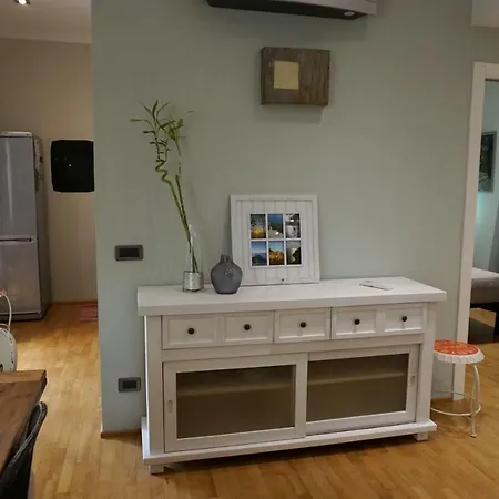 Interno 10 Apartment *